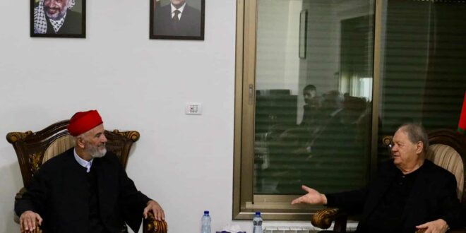 فتوح يلتقي وفد الطائفة السامرية برئاسة الكاهن حسني واصف السامري ويؤكد شمولية المجلس الوطني لكل الفلسطينيين - شبكة فلسطين للأنباء - شفا