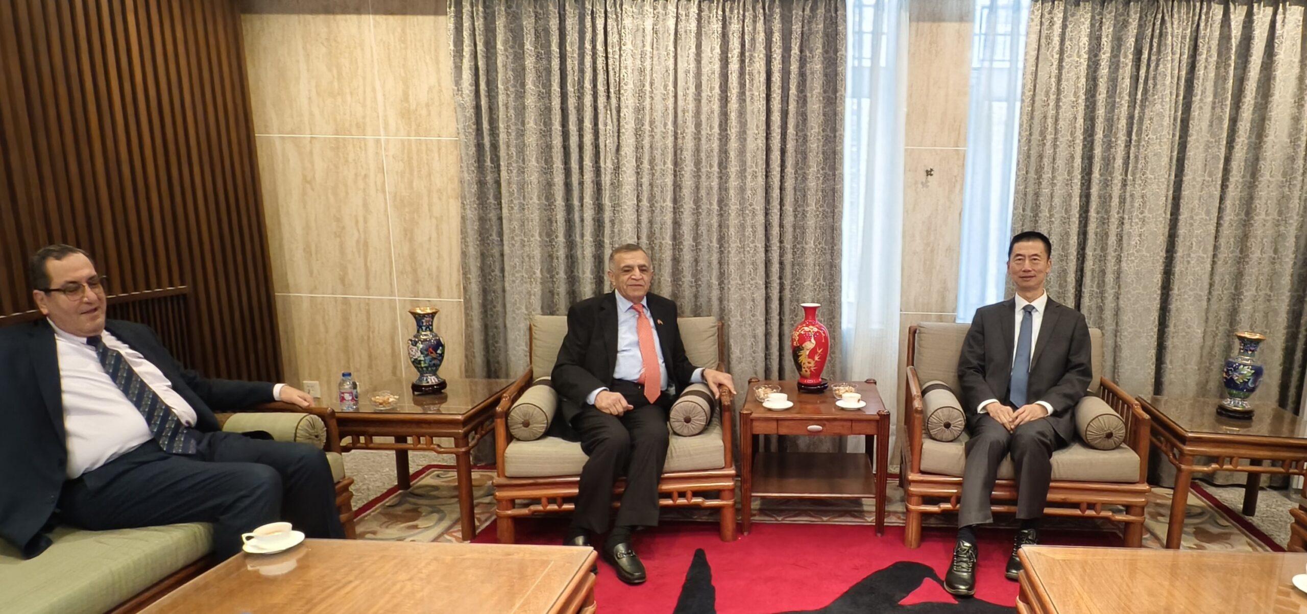 السفير الصيني لدى الأردن قوه وي يلتقي رئيس جمعية الصداقة الأردنية الصينية