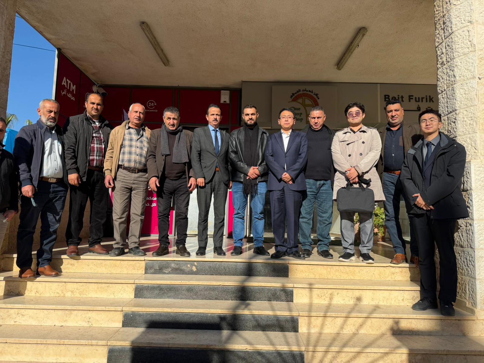 وفدا من سفارة الصين يزور بلدية بيت فوريك تستقبل للاطلاع عن كثب على حاجة البلده من المشاريع الحيويه الطارئة