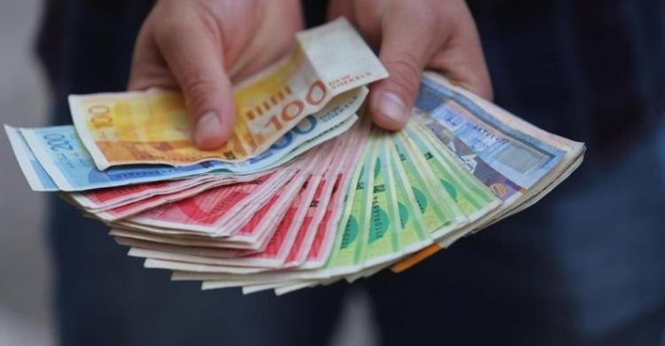 المالية : رواتب الموظفين يوم غدٍ الخميس بنسبة 60% وبحد أدناه 2000 شيكل