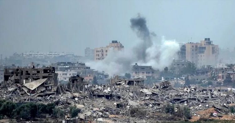 الاحتلال ينسف منازل في حي الشجاعية