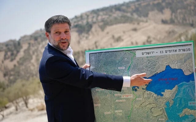 سموتريتش يُخصص 2.7 مليار شيكل لبناء مستوطنات جديدة في الضفة