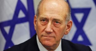 أولمرت : "إسرائيل" ترتكب جرائم حرب في الضفة