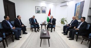 محمد مصطفى يلتقي مدير عام الشركة الأردنية الفلسطينية للتسويق الزراعي