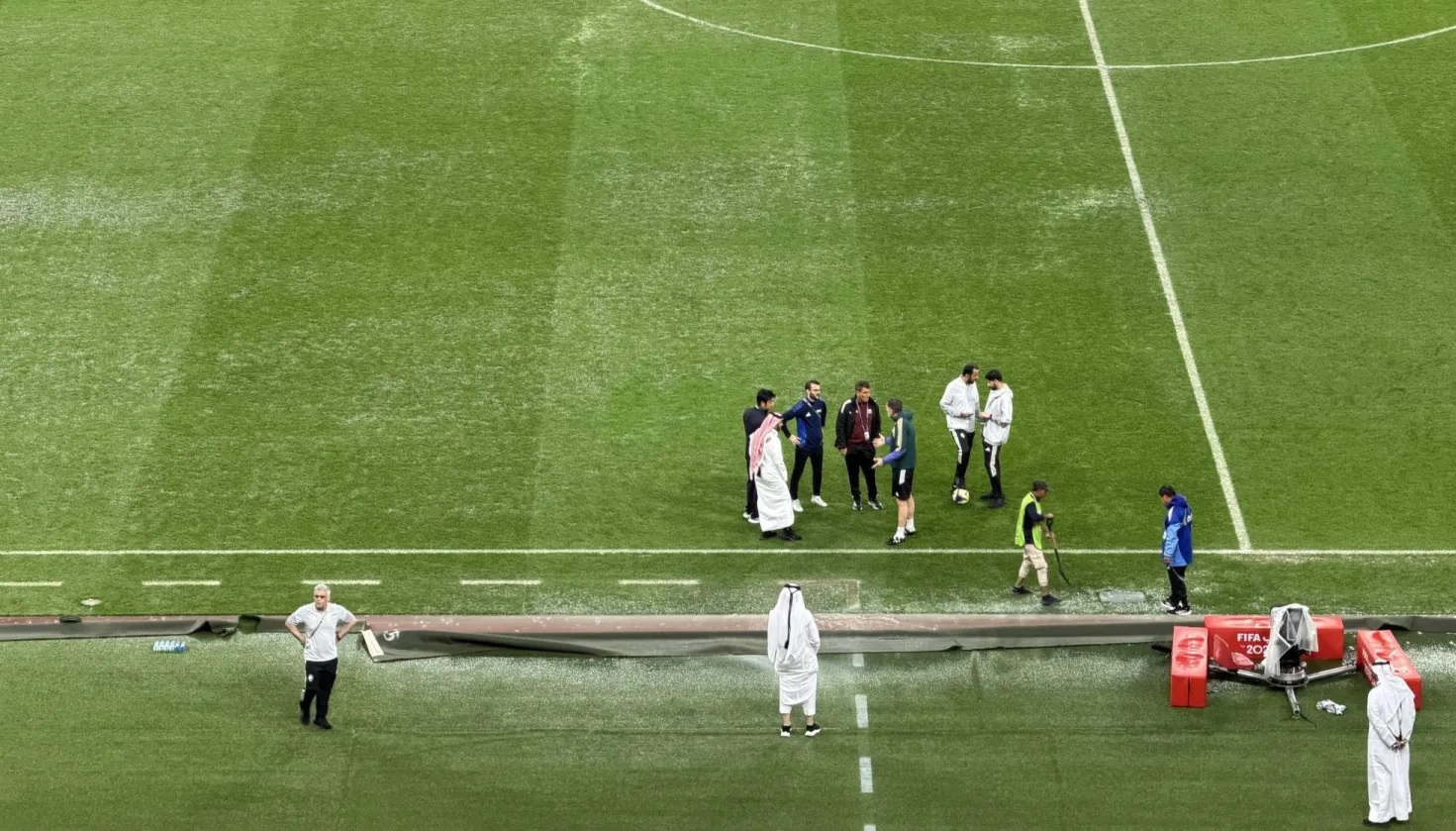 كأس العرب : إرجاء انطلاق الشوط الثاني من مباراة السعودية والإمارات بسبب الأمطار