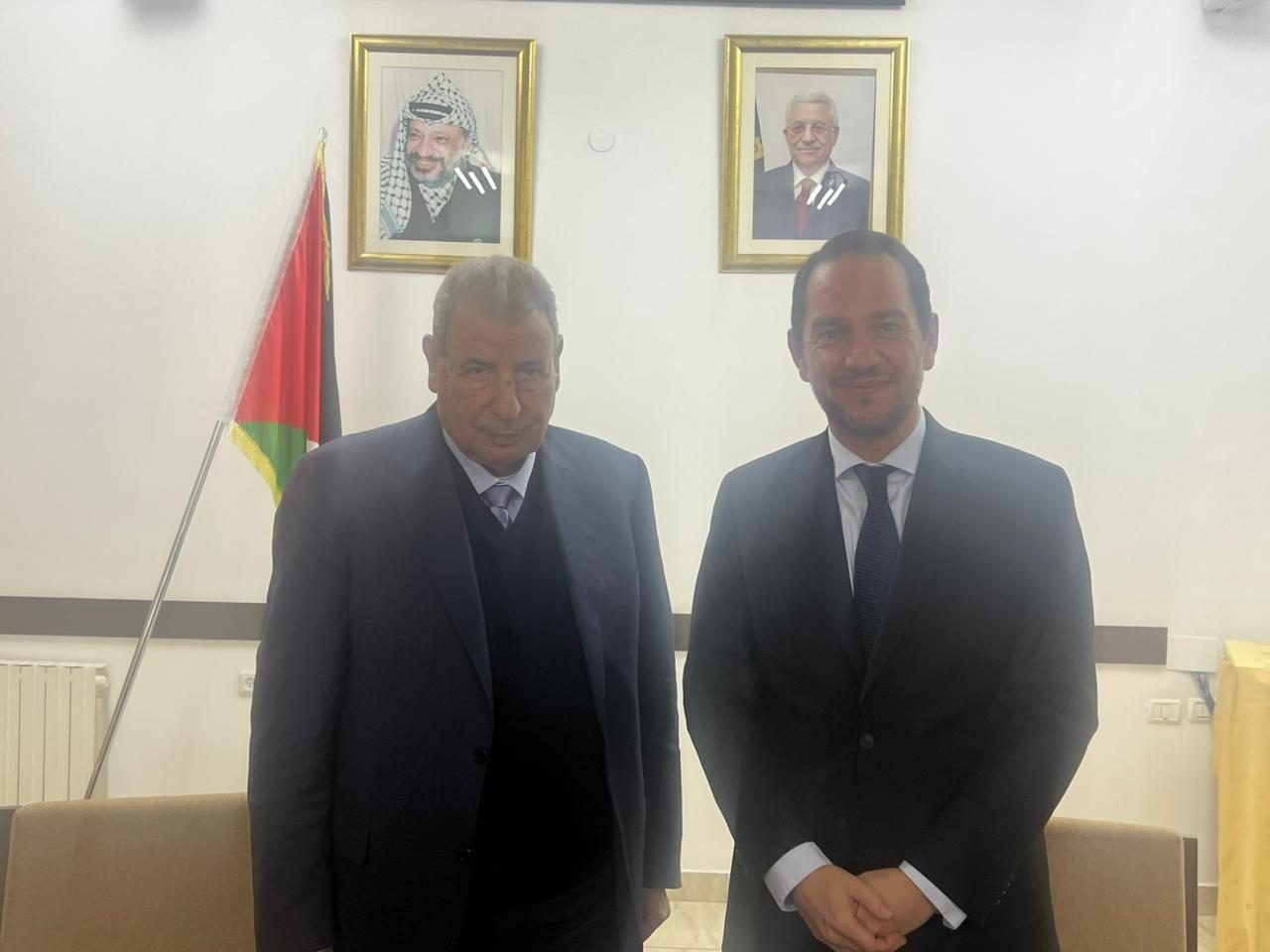 رمزي خوري يطلع القنصل العام الفرنسي على جهود حماية المقدسات المسيحية في فلسطين