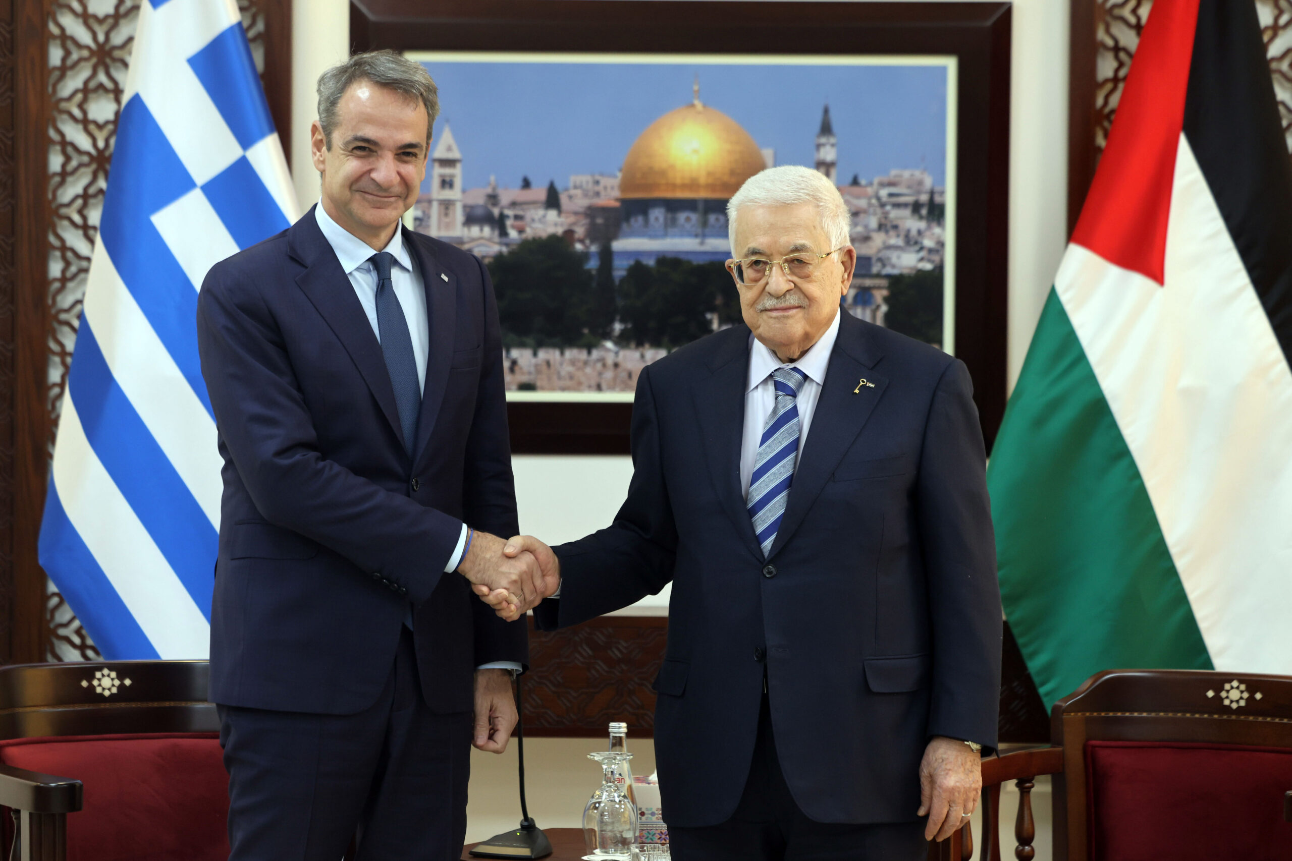 الرئيس محمود عباس يستقبل رئيس وزراء اليونان