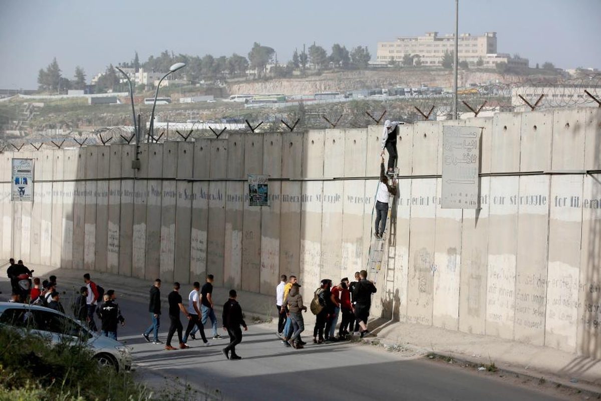 الاحتلال يلاحق العمال في الرام شمال القدس