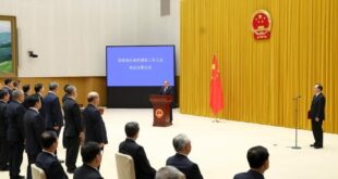 مسؤولون صينيون بارزون يتعهدون بالولاء للدستور