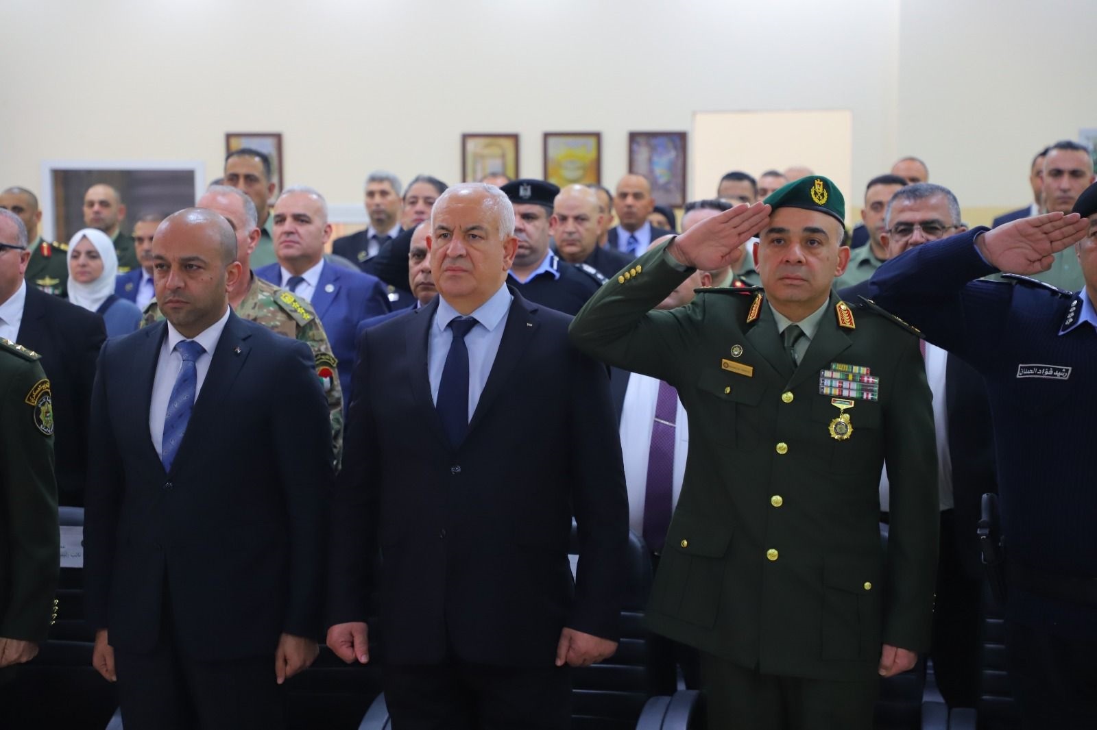 وزير الداخلية اللواء زياد هب الريح يشارك في تخريج دورة كبار الضباط الثالثة والعشرين