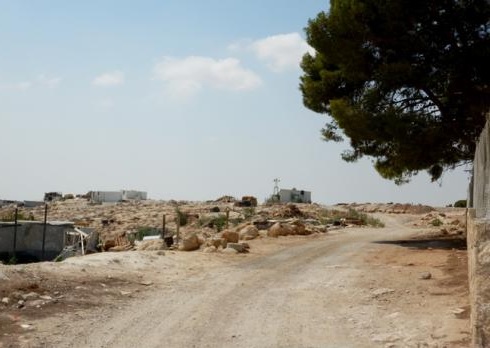 الاحتلال يمدد إغلاق الطريق المؤدي الى بلدة السواحرة وتجمع "المنطار" حتى تموز المقبل