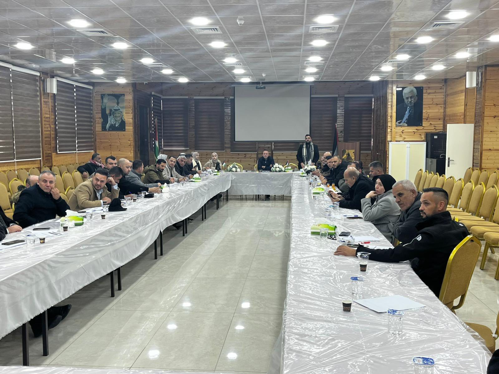 التوجيه السياسي يشارك في اجتماع لجنة الانتخابات المركزية في الخليل
