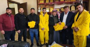 وفد من النضال الشعبي يقدم ملابس وقائية لعمال النظافة في بلدية الكرمل