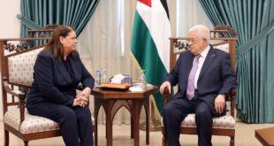 الرئيس محمود عباس يستقبل زوجة القائد مروان البرغوثي