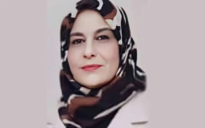 للوجهِ إشراقةً لليلِ أقمارا 