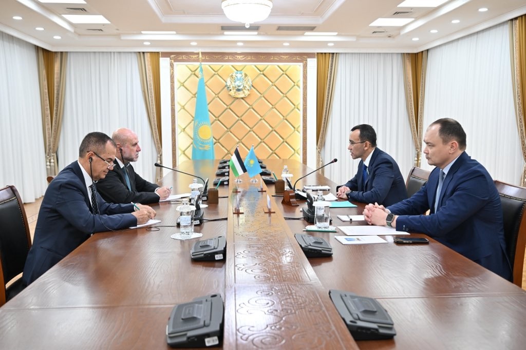 محمود الهباش يطلع رئيس مجلس الشيوخ في كازاخستان على تطورات الأوضاع في فلسطين