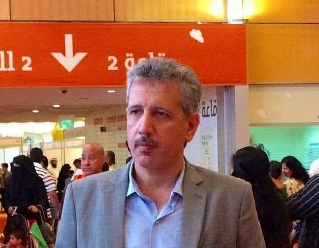 تَسْتَأذِنُ الصُّبْحَ في خَدَّيْكِ قافيتي 