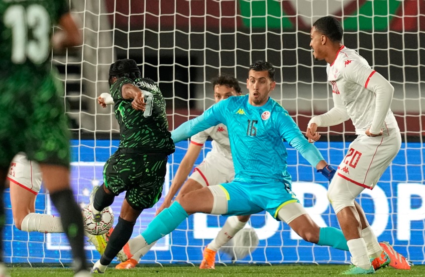 نيجيريا تسقط تونس في مباراة مثيرة وتبلغ ثمن نهائي كأس أمم إفريقيا