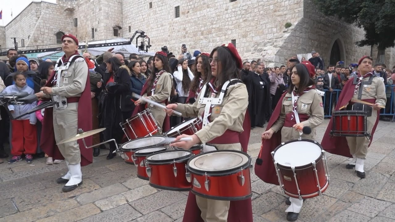 الكنائس المسيحية التي تسير حسب التقويم الغربي تبدأ احتفالاتها بعيد الميلاد المجيد