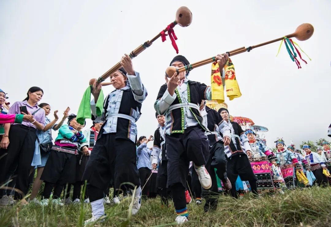 الثقافة الإثنية التقليدية في جنوب غربي الصين تجذب الزوار من جميع أنحاء العالم