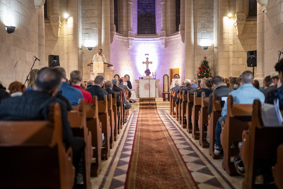 رمزي خوري يشارك في قدّاس عيد الميلاد في كنيسة الميلاد الإنجيلية اللوثرية في بيت لحم