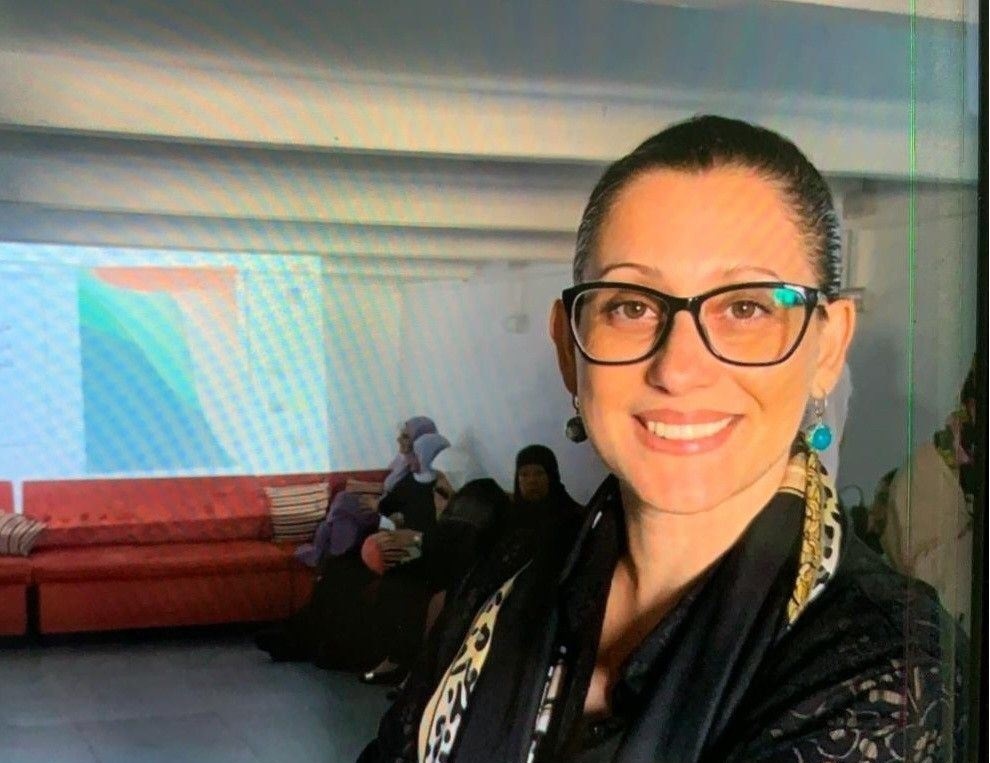 كيف سافرت «جلابية هنومة» من «باب الحديد» إلى خزائن نانسي وهيفاء؟