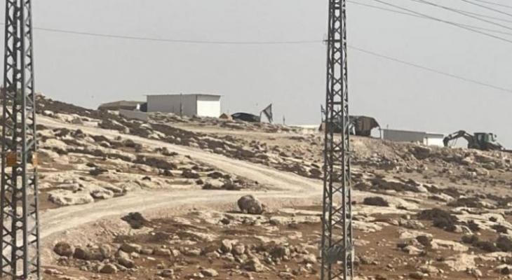 مستوطنون يقيمون بؤرة استيطانية شمال القدس