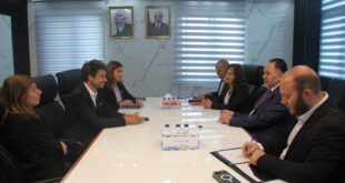 رئيس سلطة المياه يبحث مع مدير الصليب الأحمر تعزيز التعاون المائي والإغاثي في فلسطين