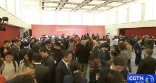 مكتب الإعلام التابع لمجلس الدولة الصيني يستضيف تجمعا لضيوف صينيين ودوليين