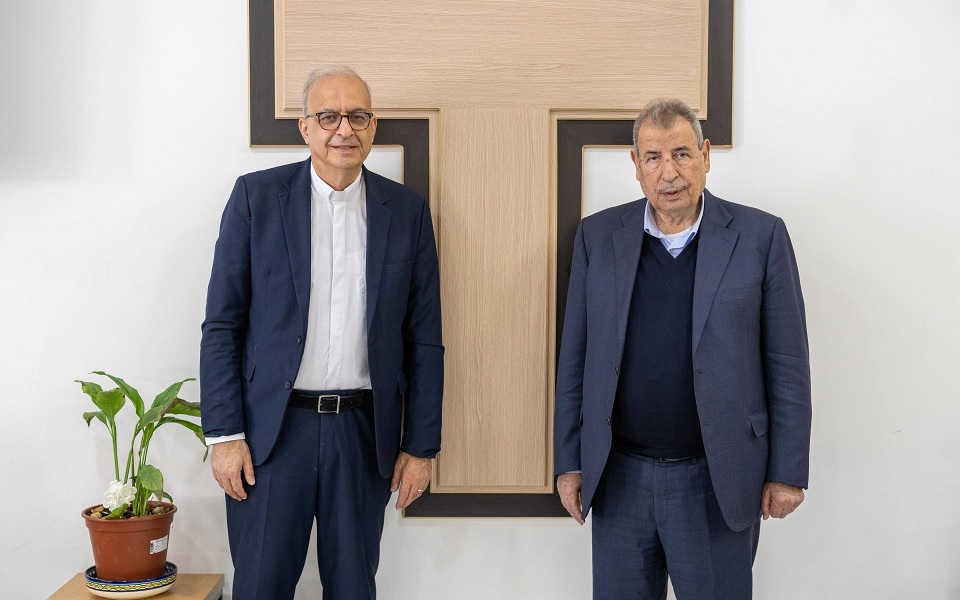 رمزي خوري يهنّئ القسيس بطرس منصور بتولّيه منصب الأمين العام لمجلس الكنائس الإنجيلية العالمي