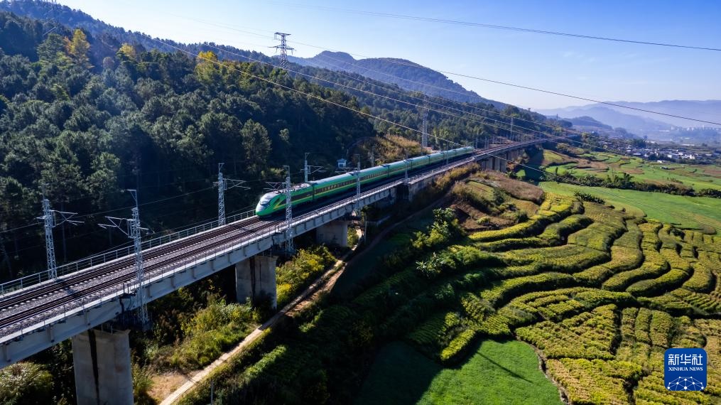 الصين تطلق سكة حديد عالية السرعة جديدة إلى مدينة على الحدود الجنوبية لتعزيز السياحة والربط الإقليمي