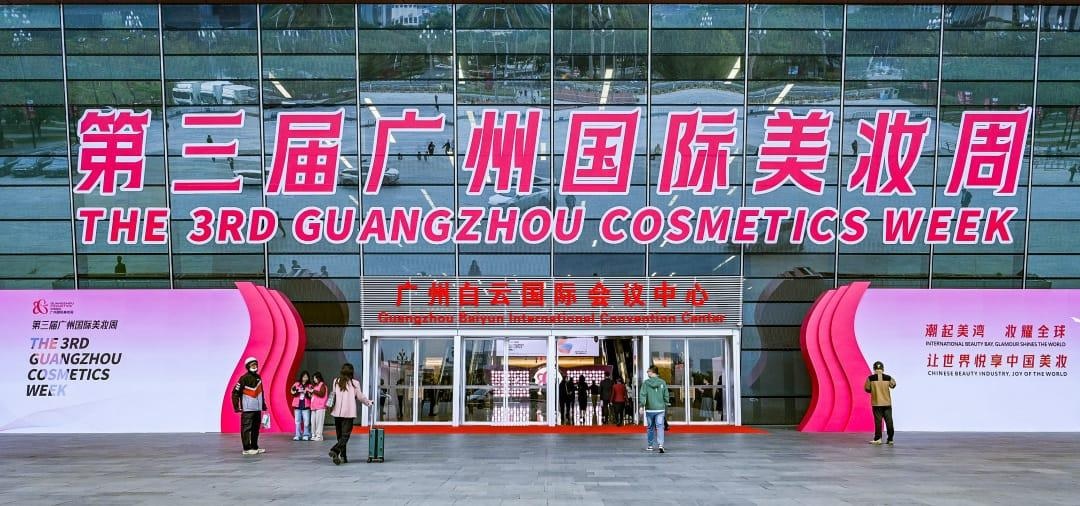 الصين : افتتاح الأسبوع الدولي الثالث لمستحضرات التجميل في مدينة قوانغتشو