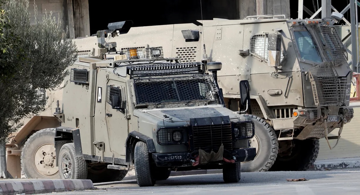 الاحتلال يعتقل ثمانية مواطنين بينهم مسنّ ويستدعي آخر من بيت لحم