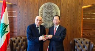 السفير الصيني لدى لبنان تشن تشواندونغ يلتقي بوزير الدفاع الوطني اللبناني ميشال منسى