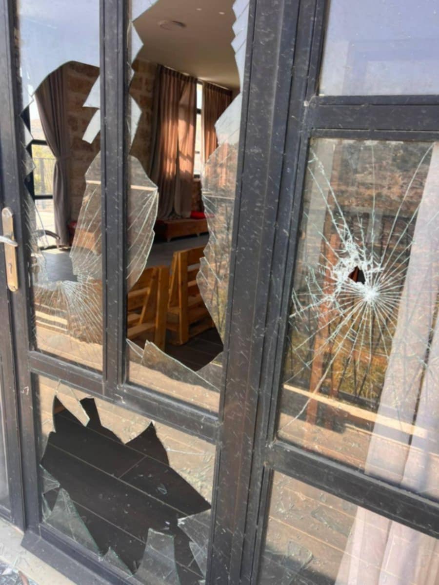 نضال الشباب : تدين سلسلة اعتداءات مليشيات المستوطنين على قرية الشباب ووضع بوابة حديدية