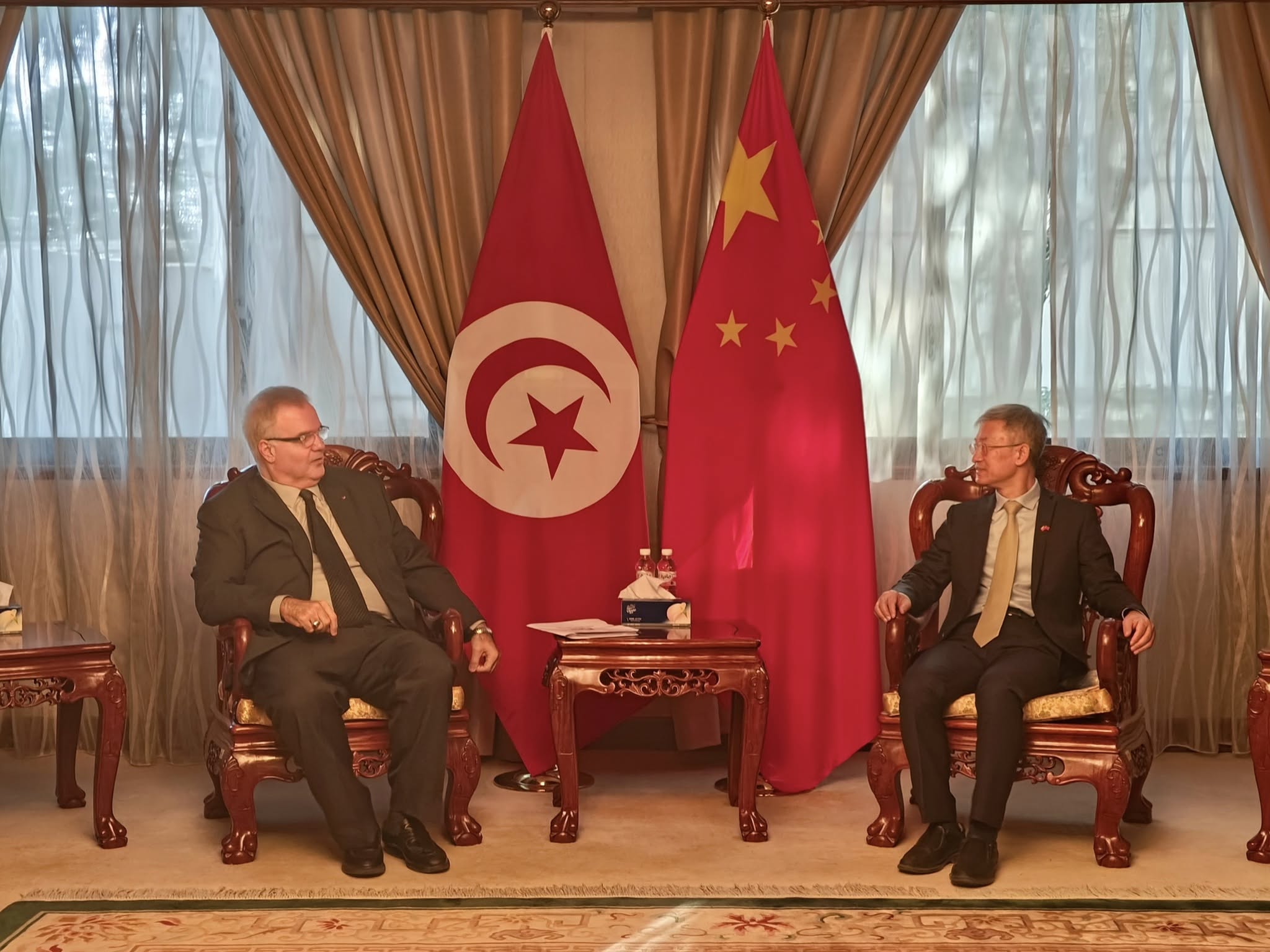 سفير الصين لدى تونس وان لي يلتقي بسفير فلسطين في تونس رامي القدومي