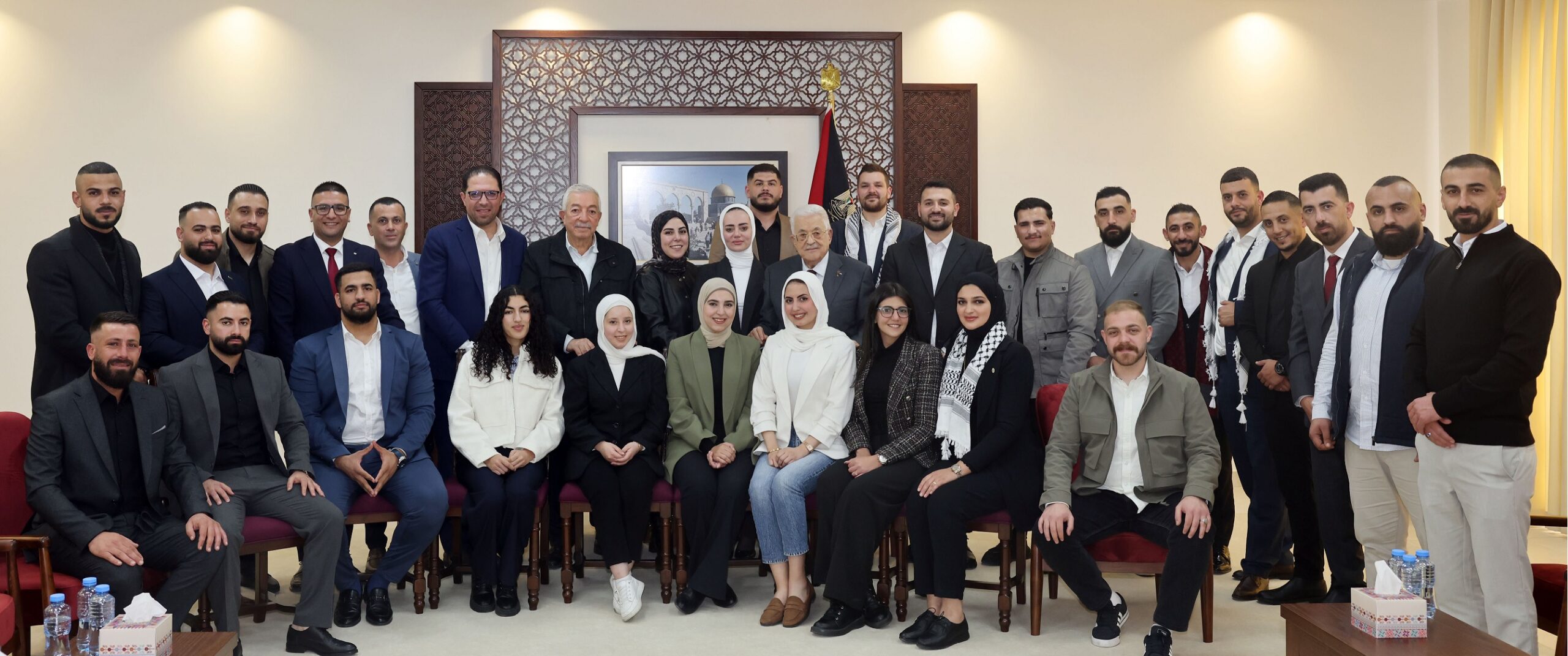 الرئيس محمود عباس يستقبل وفد سكرتاريا الشبيبة الفتحاوية المنتخبين 
