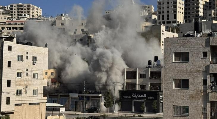 قوات الاحتلال تُفجّر منزل الأسير عبد الكريم صنوبر في بلدة زواتا غرب نابلس