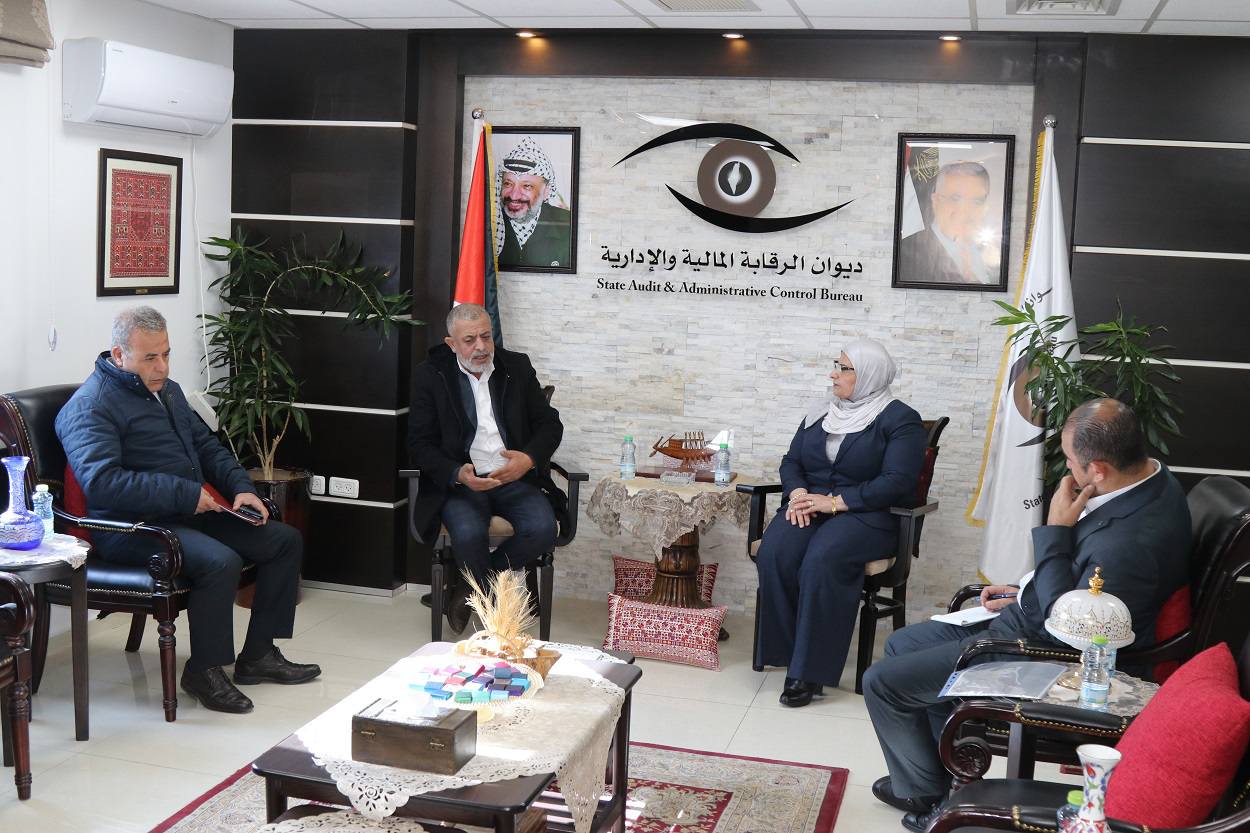 رئيس ديوان الرقابة السيدة أمل فرج تستقبل نقيب أطباء الأسنان