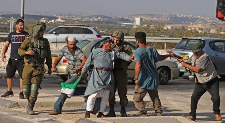 إصابة مسن باعتداء للمستوطنين قرب معبر الكرامة