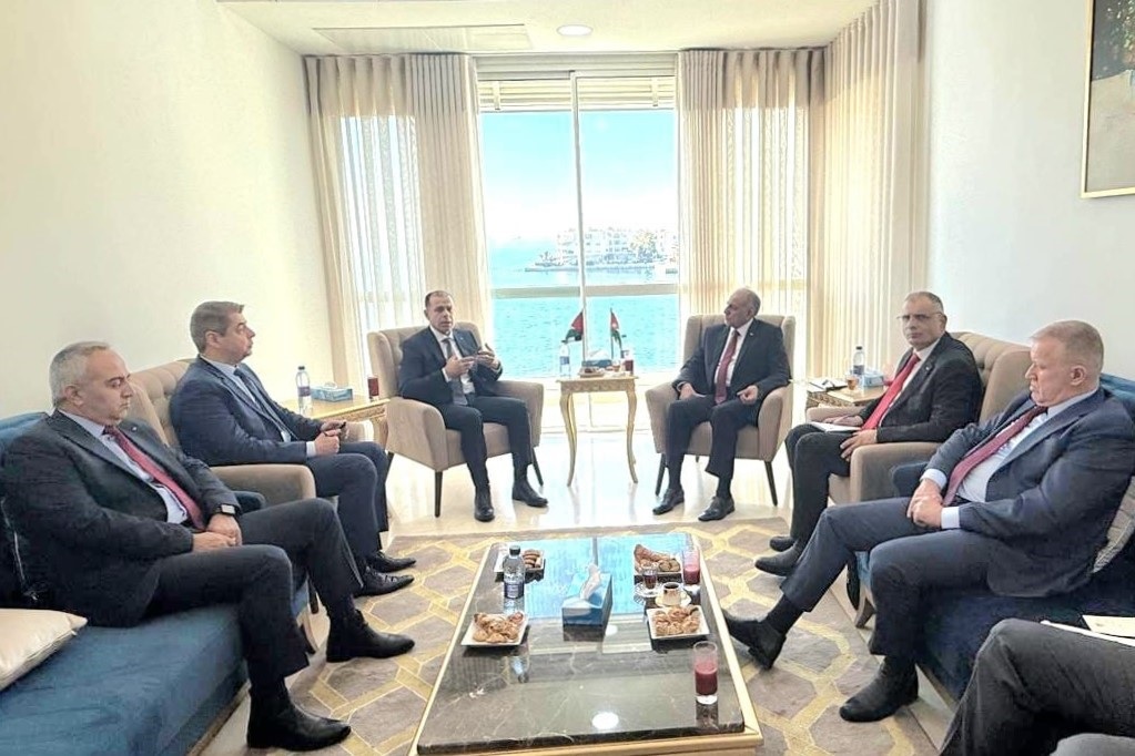 مدير عام الشرطة اللواء علام السقا ونظيره الأردني يبحثان تعزيز التعاون لتطوير قدرات الشرطة الفلسطينية