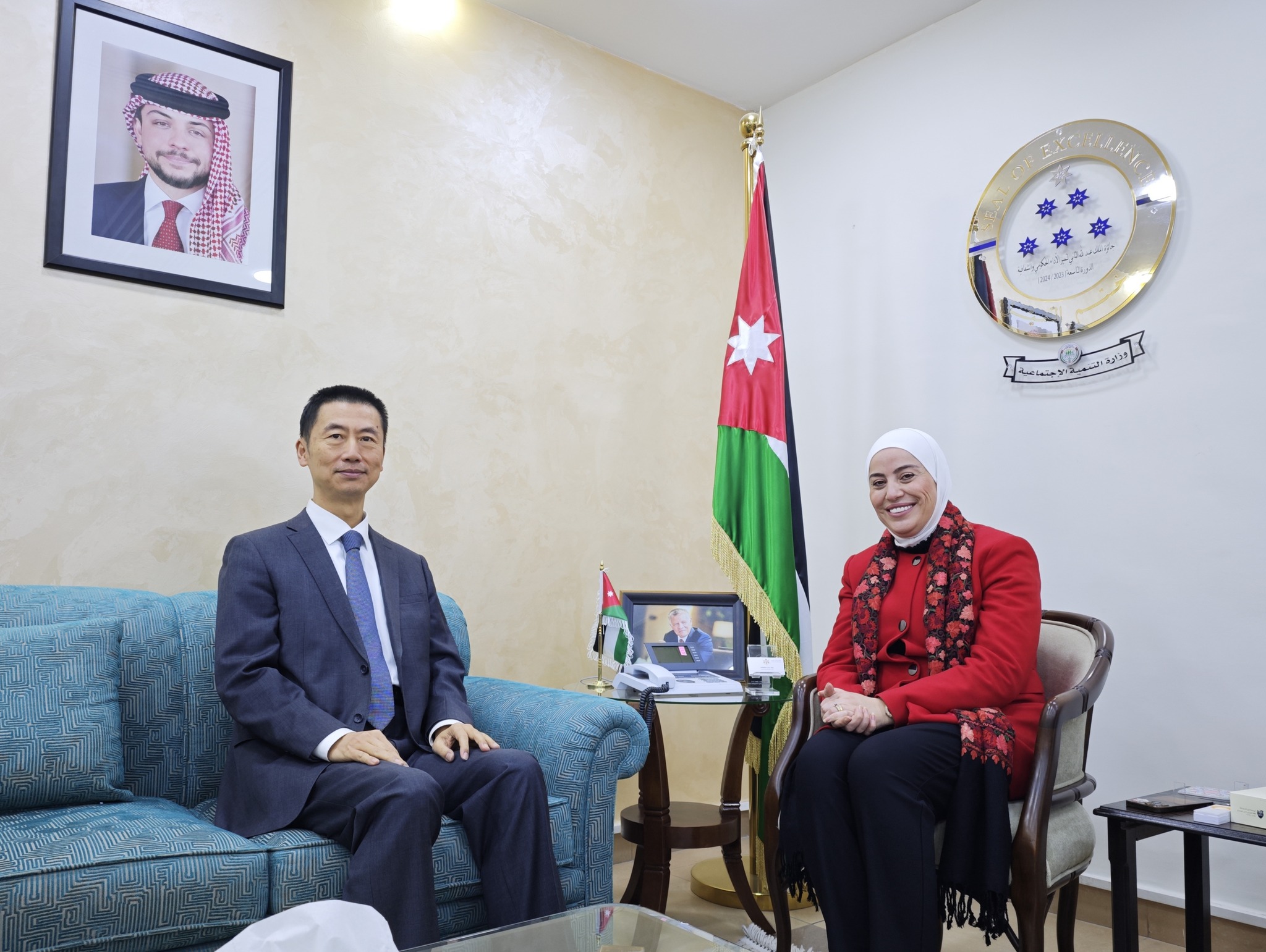 السفير الصيني لدى الأردن قوه وي يلتقي وزيرة التنمية الاجتماعية الأردنية