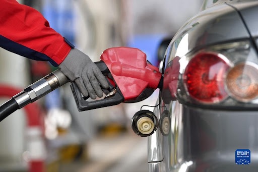 الصين تخفض أسعار التجزئة للبنزين والديزل