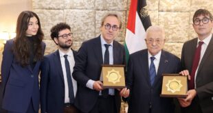 الرئيس محمود عباس يلتقي أمين عام ائتلاف الخضر واليسار الإيطالي والناطق باسم الائتلاف