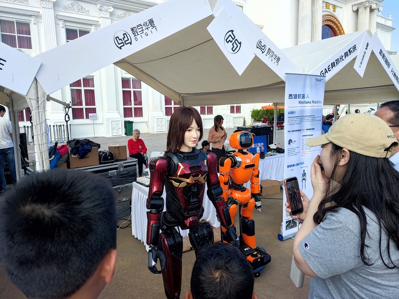 الصين : شنتشن : المهرجان الوطني الأول للروبوتات والألعاب في قطاع السياحة الثقافية