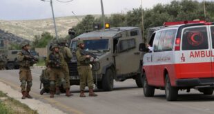الاحتلال يمنع طواقم الهلال الأحمر من الوصول لأحد المصابين قرب أم صفا شمال رام الله