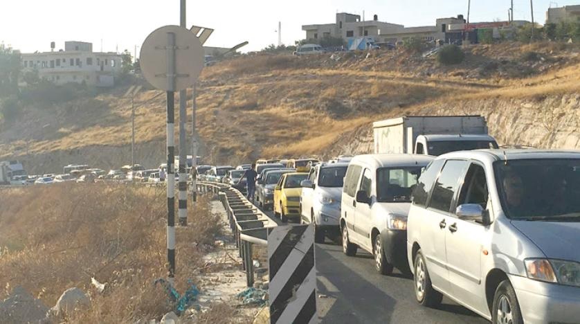 الاحتلال يغلق حاجز الكونتينر بالقرب من العيزرية