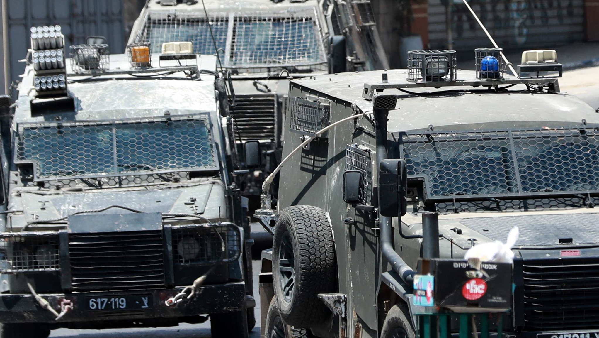 الاحتلال يعتقل 17 مواطنا خلال اقتحامه نابلس