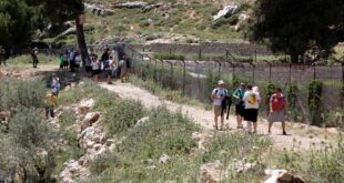 مستوطنون برفقة قوات الاحتلال يقتحمون برك سليمان جنوب بيت لحم