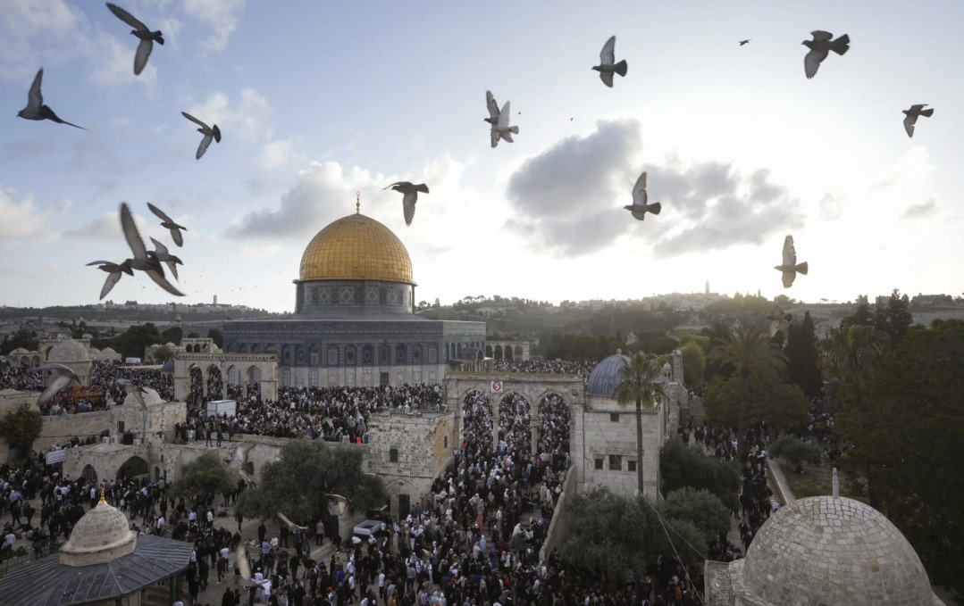 محافظة القدس تحذر من تداعيات قانون إسرائيلي جديد يجرم التدخل في الممارسات الدينية بالأماكن العامة